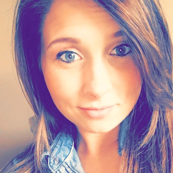 Profile Picture of Logan Robertson (@lobrogo) on Poshmark