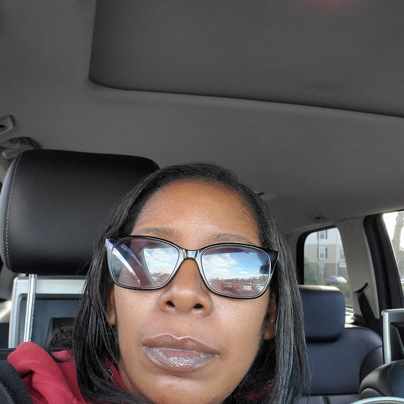 Profile Picture of Lashonda Handy (@shondamay) on Poshmark