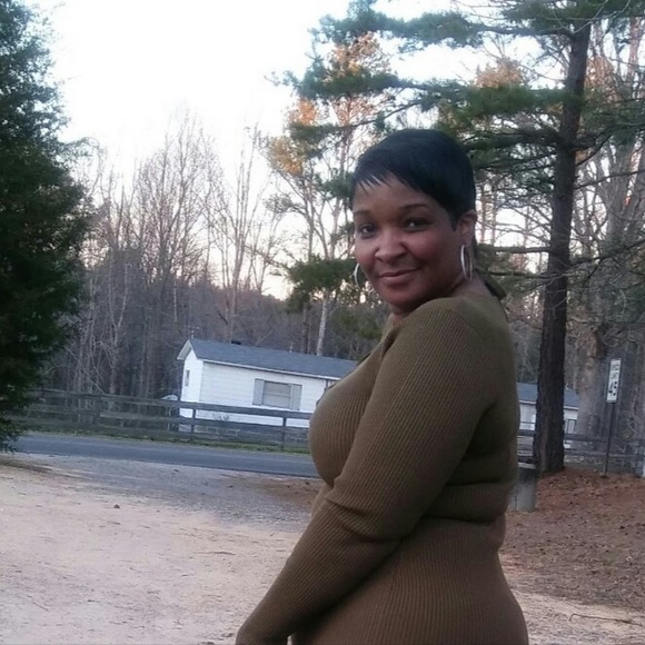 Profile Picture of Eugenia Wimbush (@queenmeu) on Poshmark