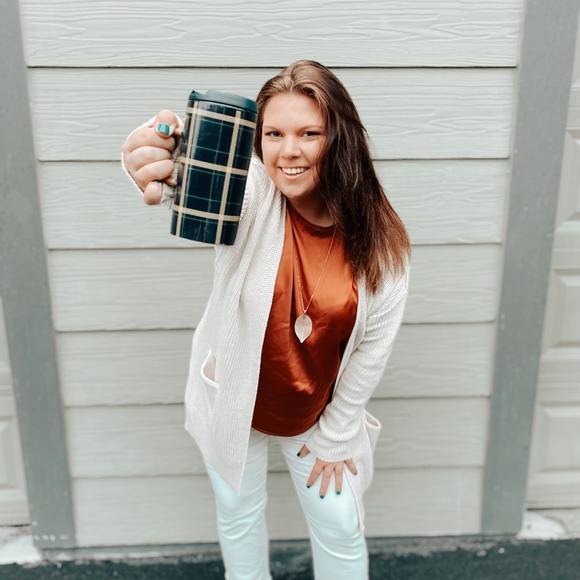 Profile Picture of Rebecca Roberts (@becca_roberts) on Poshmark