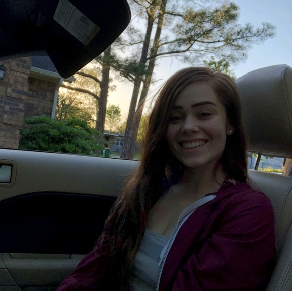 Profile Picture of Bailey Terry (@baynterry) on Poshmark