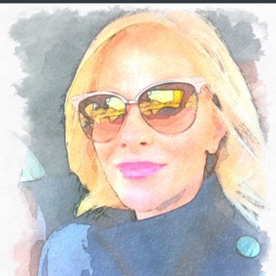 Profile Picture of Julia Moffitt (@JuliaMoffitt13) on Twitter