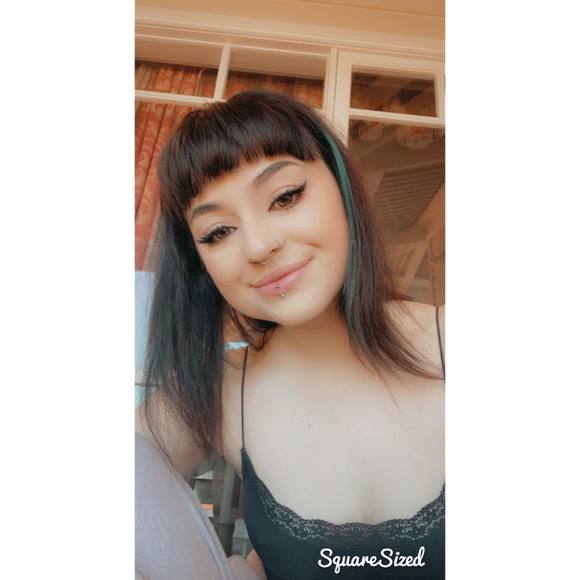 Profile Picture of Mikayla Bithell (@mikaylabithell) on Poshmark