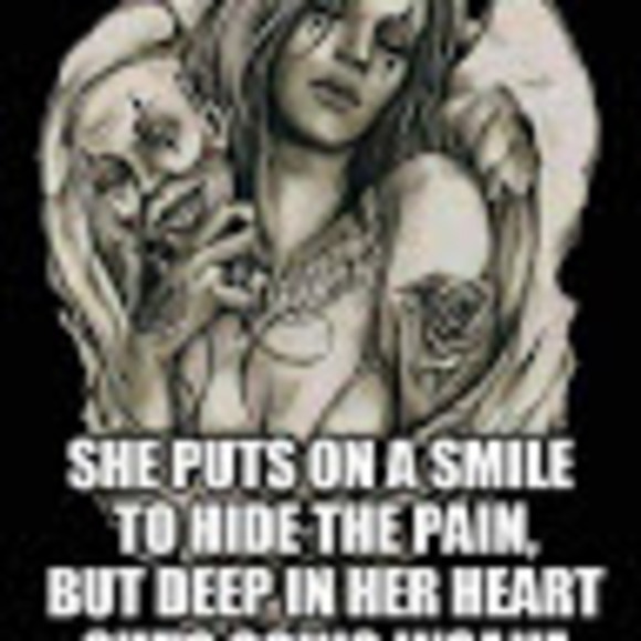 Profile Picture of Lisa Burroughs (@lisaembry1968) on Poshmark