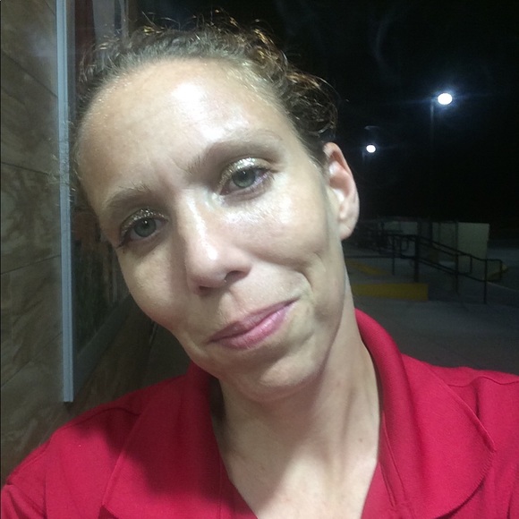 Profile Picture of Dawn Webb (@dmwebb77) on Poshmark