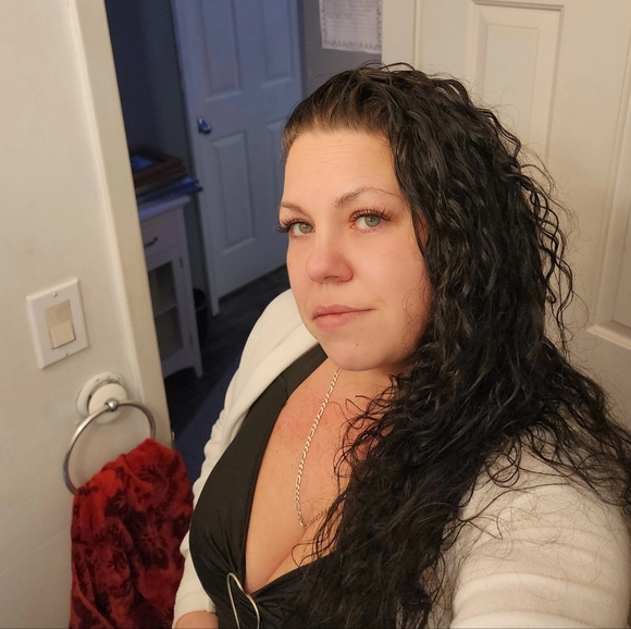 Profile Picture of Nicole Chorney (@nicoledionne85) on Poshmark