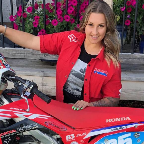 Profile Picture of Heather Chalifoux (@synchroheather) on Poshmark