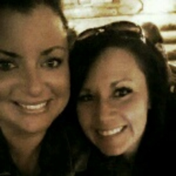 Profile Picture of Yvonne Vandreel (@yvandre) on Poshmark