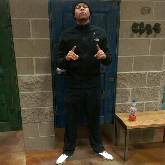 Profile Picture of Dionte Moore (@mooredionte1) on Poshmark