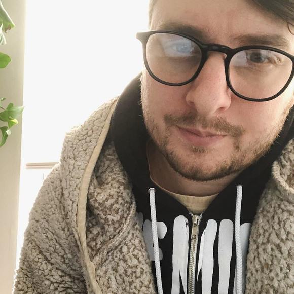 Profile Picture of Jonathan Datz (@jondatz) on Poshmark