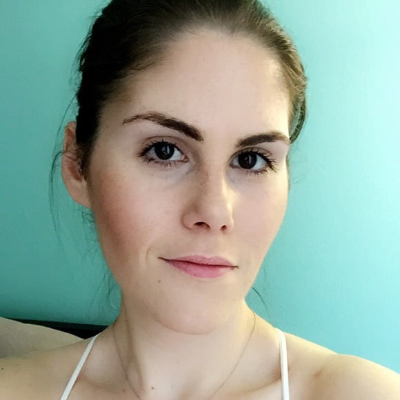Profile Picture of Joelle Katz (@ellelove88) on Poshmark