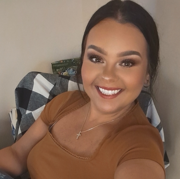 Profile Picture of Lacey Stephens (@laceystephens19) on Poshmark