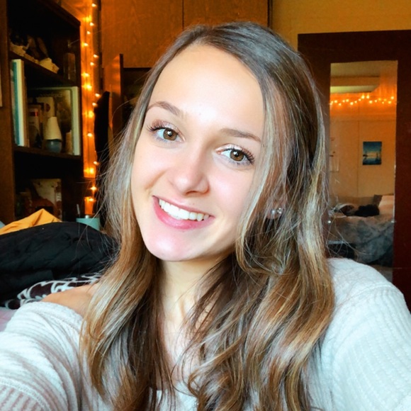 Profile Picture of Tori Bowman (@tbowman113) on Poshmark