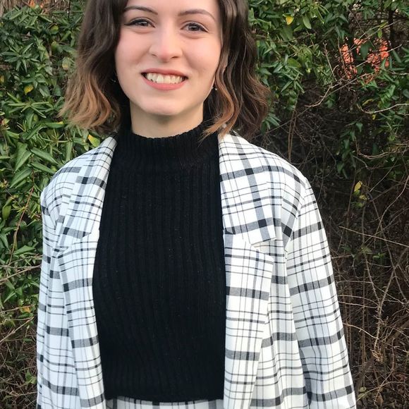 Profile Picture of Clare Starrs (@heartsnstarrs) on Poshmark