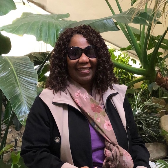 Profile Picture of Joyce Holmes (@jholmes52) on Poshmark