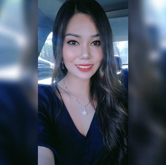 Profile Picture of Sinet Tang (@sinettang) on Poshmark