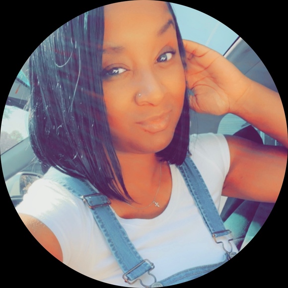 Profile Picture of Taneca Brooks (@tanecab) on Poshmark