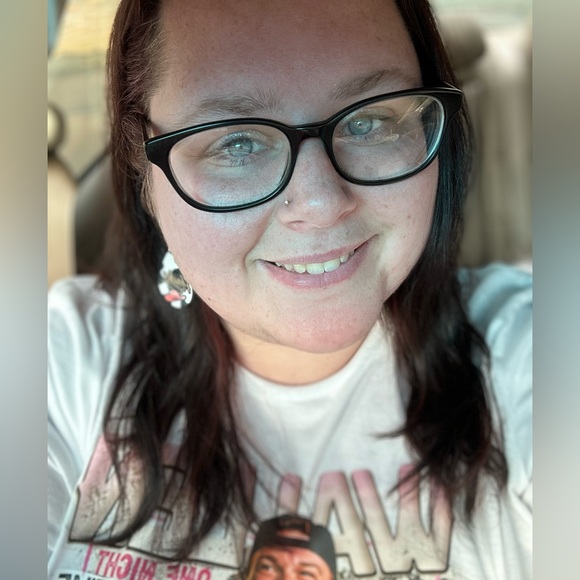 Profile Picture of Carrie Stricker (@carrielynn531) on Poshmark