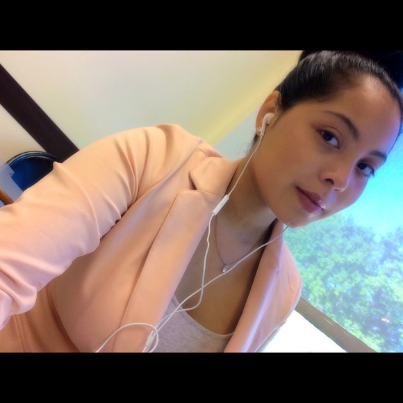 Profile Picture of Genesis Chang (@geania0311) on Poshmark