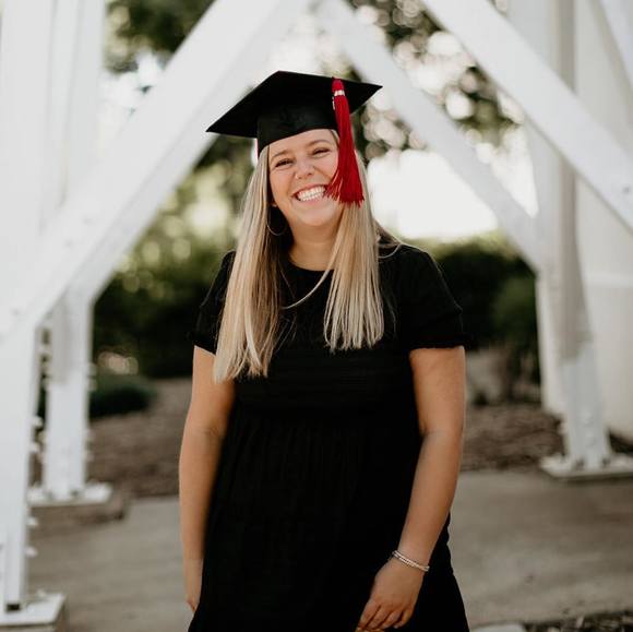 Profile Picture of Kate Renkoski (@katerenkoski) on Poshmark