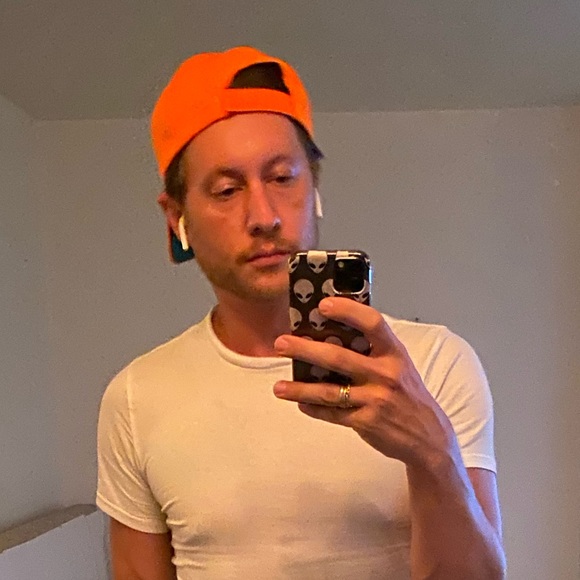 Profile Picture of Christopher Loyas (@wh0wantscake) on Poshmark