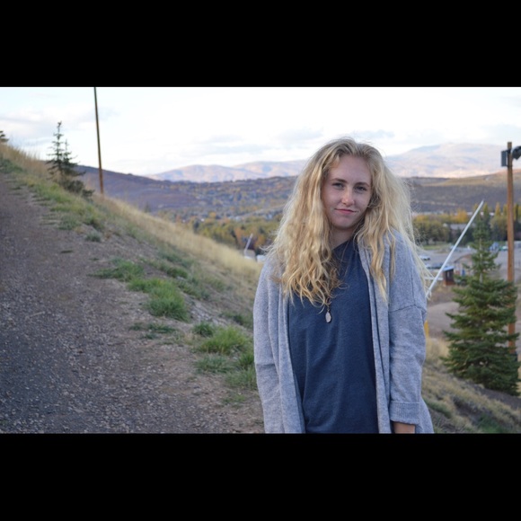 Profile Picture of Hanah Rennert (@hanahrennert8) on Poshmark