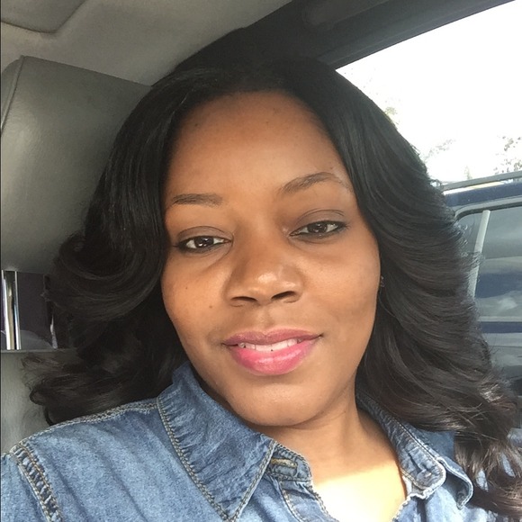 Profile Picture of Deborrah Bell (@boraj) on Poshmark