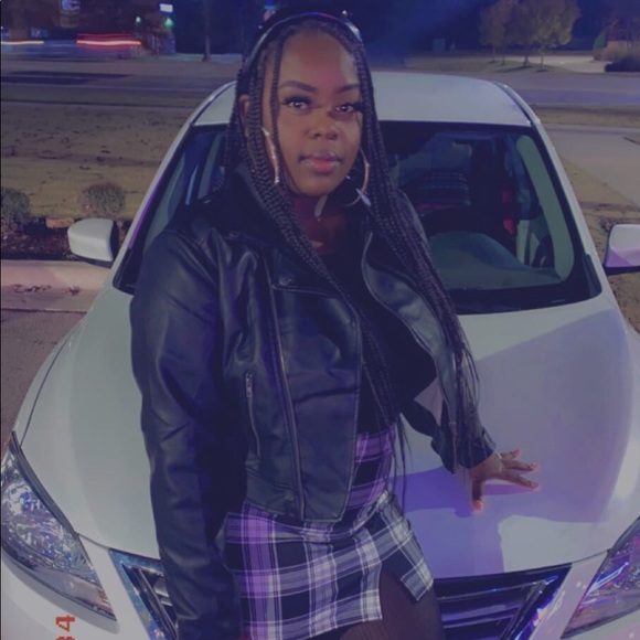 Profile Picture of Montella Dixon (@montella_dixon) on Poshmark