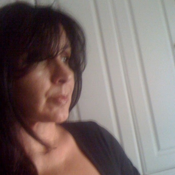 Profile Picture of Bobbie Johnson (@bobbiebebop50) on Poshmark