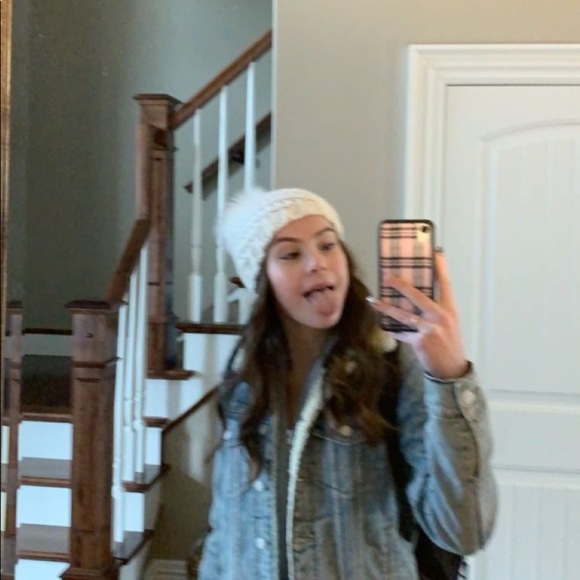 Profile Picture of Zoe Popik (@zoe_popik) on Poshmark