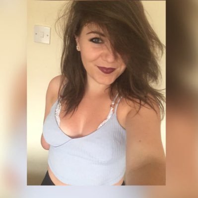 Beth Hinton-Lever - Twitter Profile Picture of Beth Hinton-Leveron Twitter