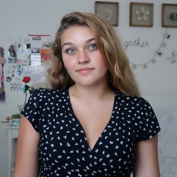 Profile Picture of Julia Russell (@juliarusselll) on Poshmark