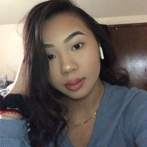 Profile Picture of Pa Yang (@pajntoosyang) on Poshmark