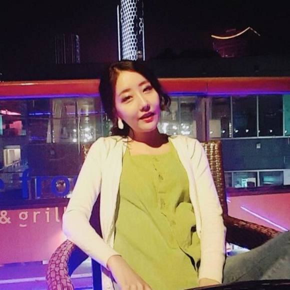 Profile Picture of Hyunjung Kim (@jenna00321) on Poshmark