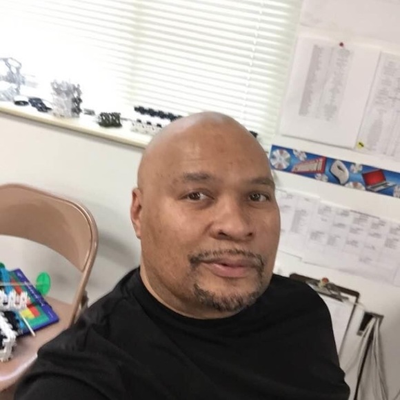 Profile Picture of William Fields (@wfields242) on Poshmark