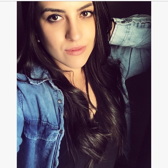 Profile Picture of Nathany Fernandes (@na_sbf) on Poshmark