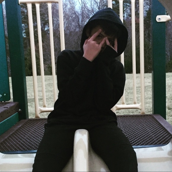 Daniel Alvarenga - Poshmark Profile Picture of Daniel Alvarenga (@dannyboy127) on Poshmark