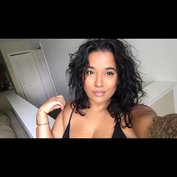 Profile Picture of Paula Vidal (@vidalp) on Poshmark