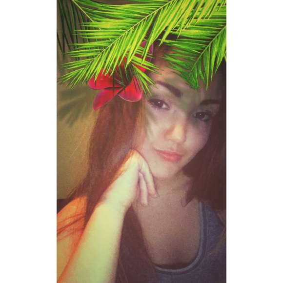 Profile Picture of Miranda Hall (@miranda12599) on Poshmark