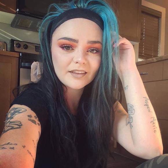 Profile Picture of Kass Tellefson (@kasskass420) on Poshmark