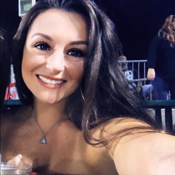 Profile Picture of Kalea Pacote (@kaleapacote) on Poshmark