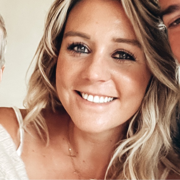 Profile Picture of Beth Coseo (@bethkanderson1) on Poshmark