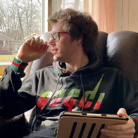 Profile Picture of Brian Bishop (@vapurade) on Poshmark