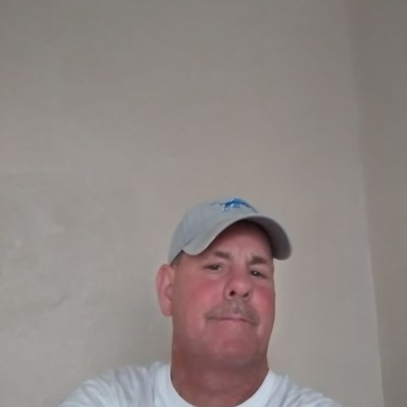 Profile Picture of Randall Everett (@everett1095) on Poshmark