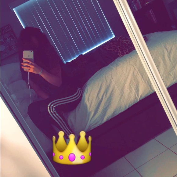 Profile Picture of Bryanna Matos (@bryanna_marie19) on Poshmark