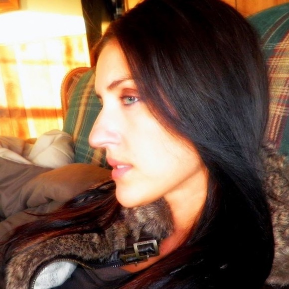 Profile Picture of Lindsey Bublavy (@lbublavy) on Poshmark