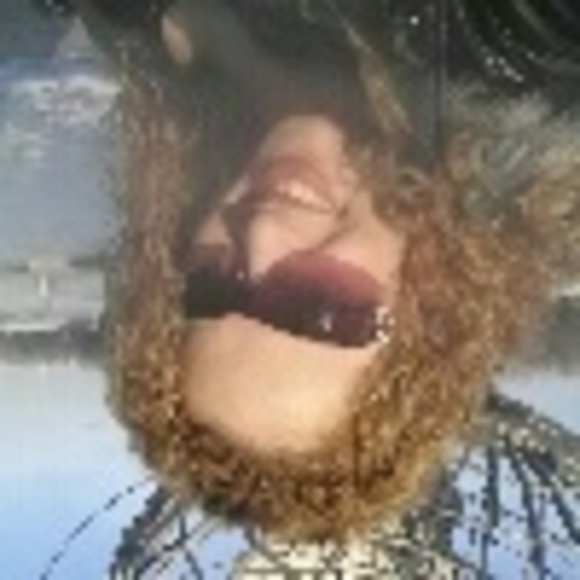 Profile Picture of Clarivel Jiminian (@jclarivel) on Poshmark