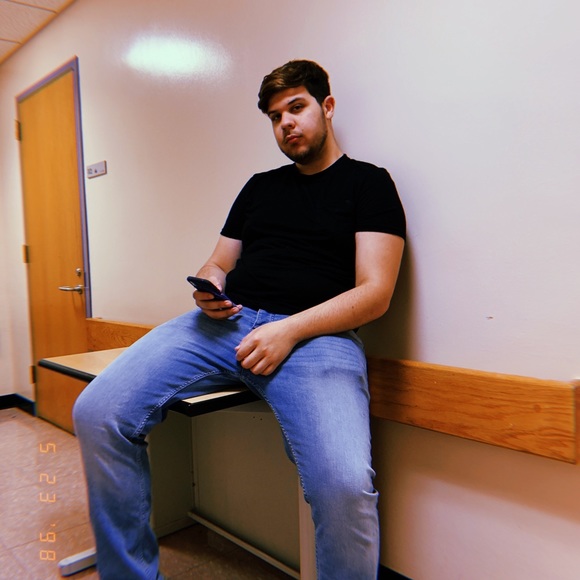 Profile Picture of Devin Hunt (@devinhunt002) on Poshmark