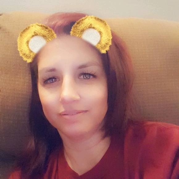 Dani Taylor - Poshmark Profile Picture of Dani Taylor (@danitaylor475) on Poshmark