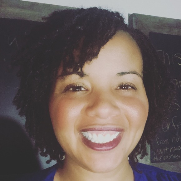 Profile Picture of Stephanie Benjamin (@liveurlife2911) on Poshmark